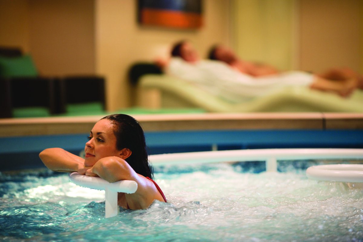 Image Overdekt zwembad en jacuzzi 