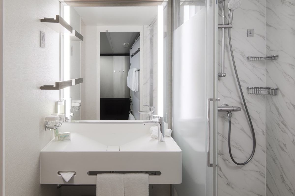 Afbeelding Club Balcony Suite (achterkant schip)